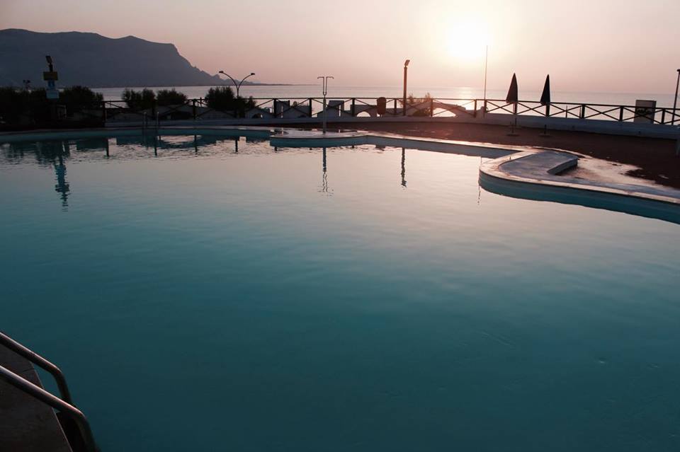 saracen_resort_palermo_piscina_tramonto