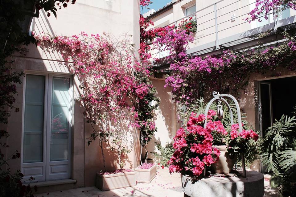 lamoresca_hotel_ragusa_patio_fiorito_raffaellacatania