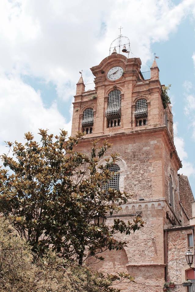 aidone_piazza_chiesa_sicilia_travel_raffaellacatania