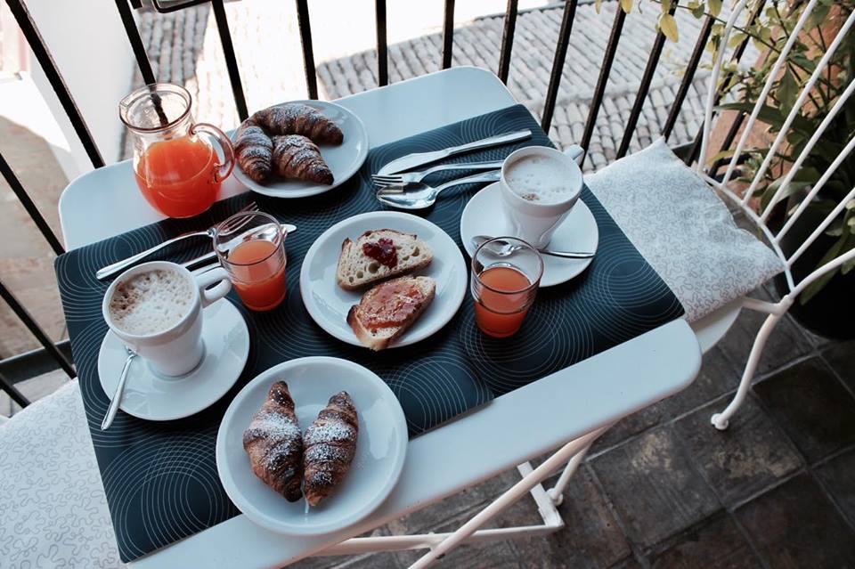 suitedautore_art_hote_colazione_terrazzino_travel_blogger