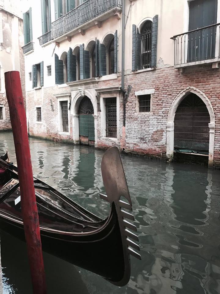 venezia_gondola_calle_travel