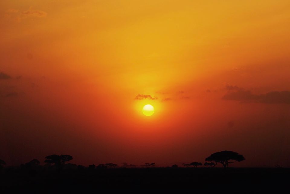 kenya_travel_blogger_raffaellacatania_tramonto_savana