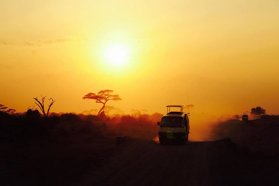 safari_kenya_travel_blogger_tramonto_tsavo_est