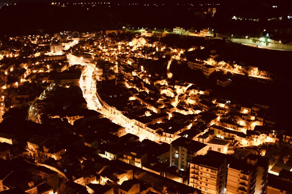 degustinbus_modica_panorama_notturno_sicilia