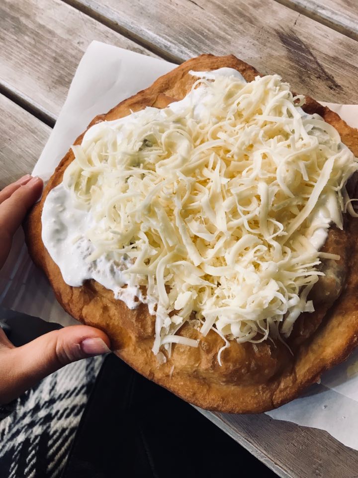 langos_budapest_streetfood_travelblogger_raffaellacatania