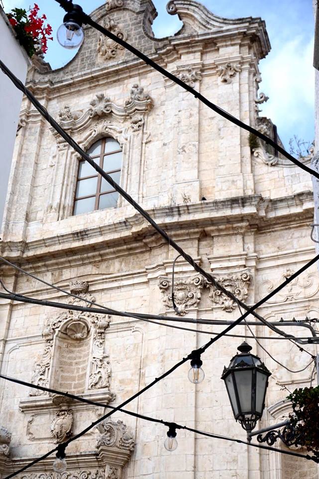 valle_ditria_ostuni_cosa_vedere_frontale_chiesa